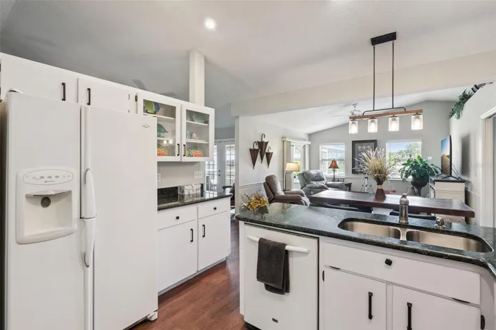 Recessed Lighting & Closet Pantry