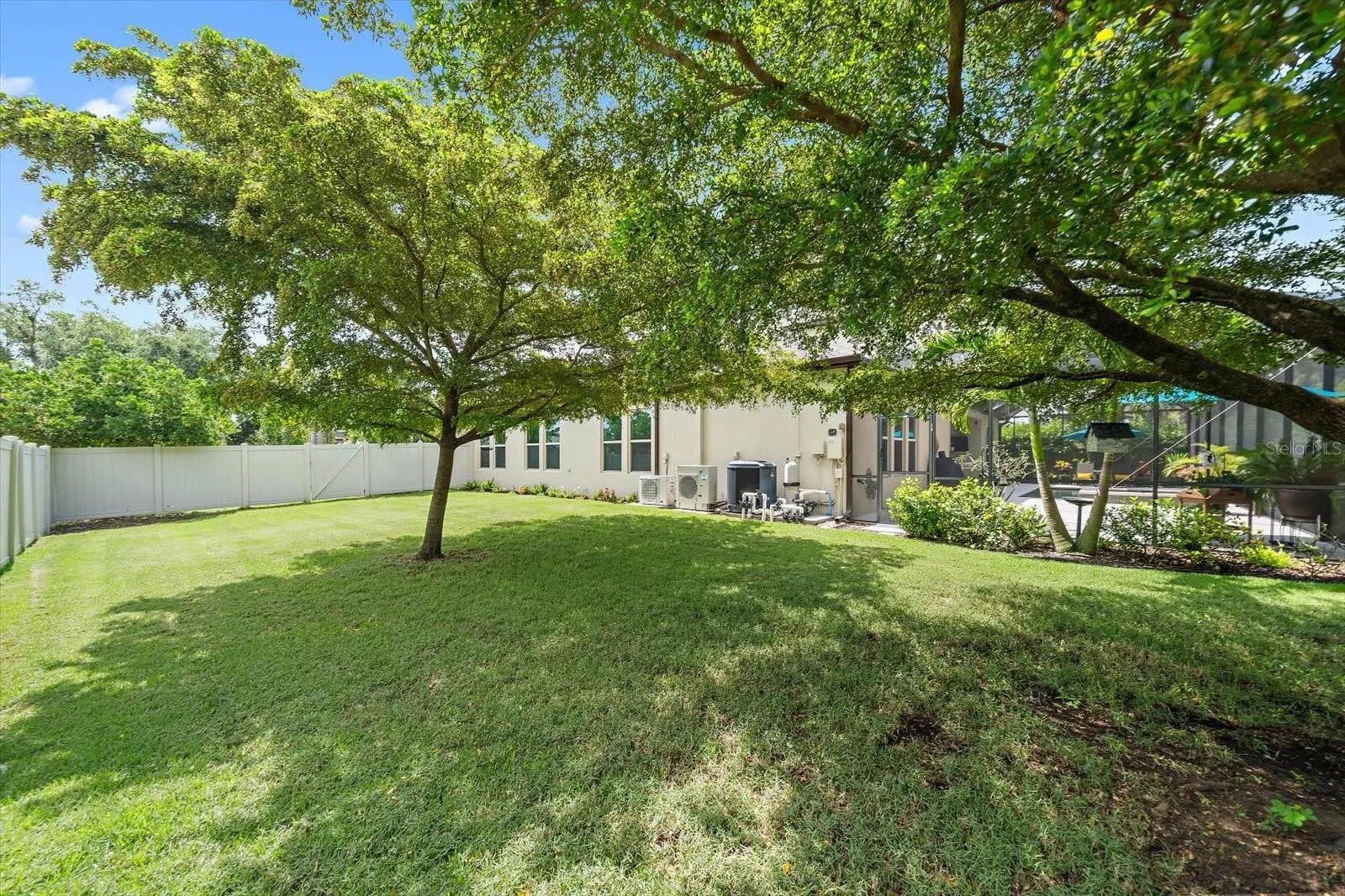 side yard approximately 100x34