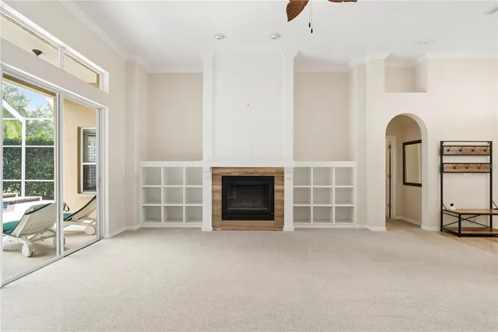 Family room/Gas fireplace