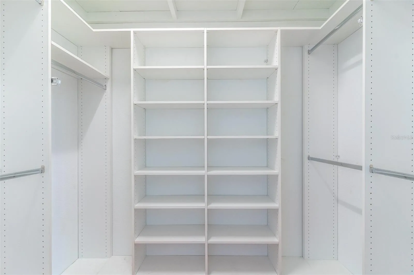 Custom closets in MB