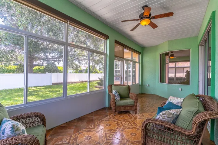 Motorized shades in Lanai