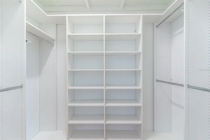 Custom closets in MB