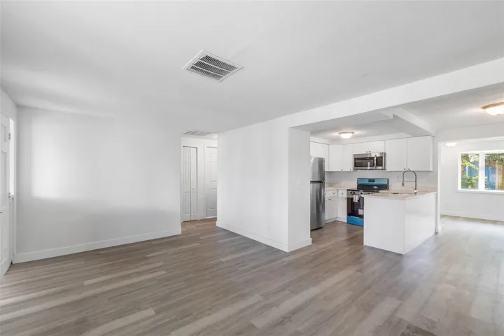 Living room & Kitchen