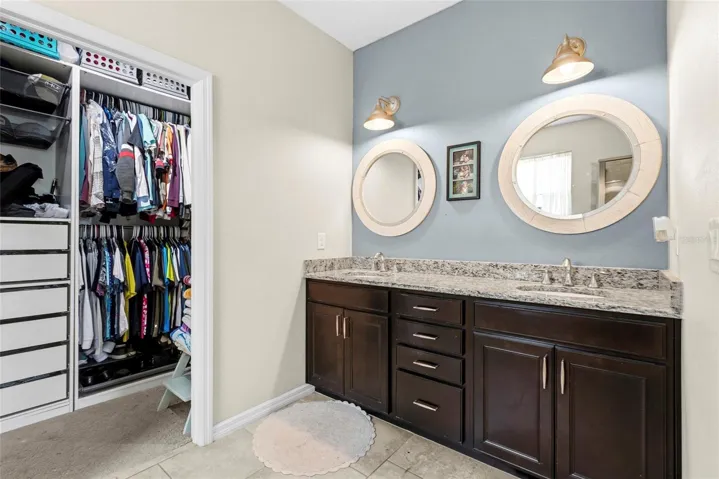 Primary ensuite + walk-in closet