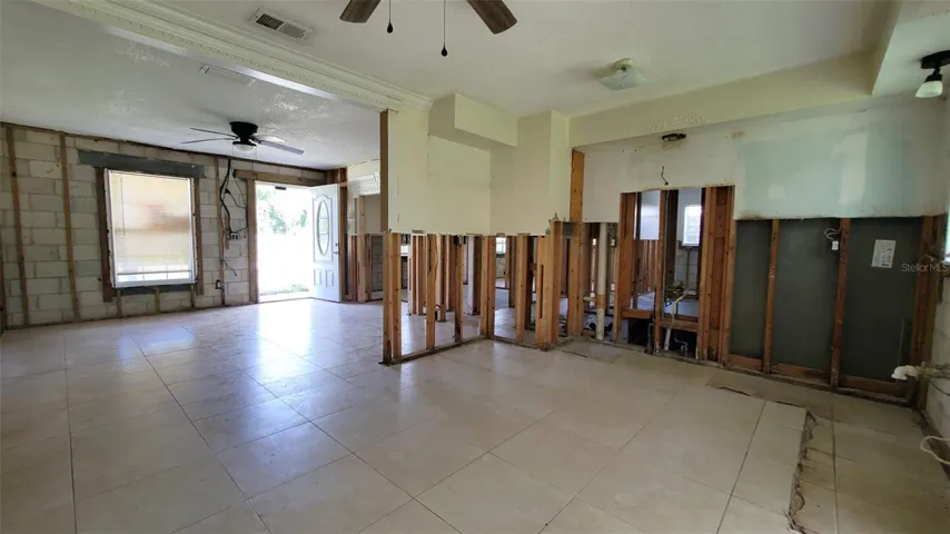 Kitchen and Livingroom