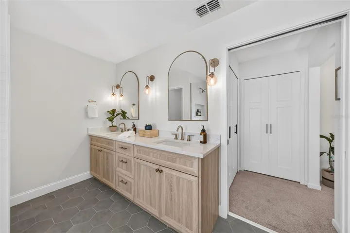 Double vanity with quartz counters