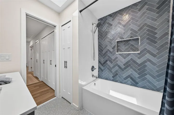 Wonderful herringbone surround tile design