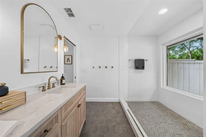Owners suite bath