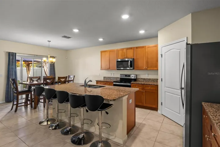 Kitchen with large island