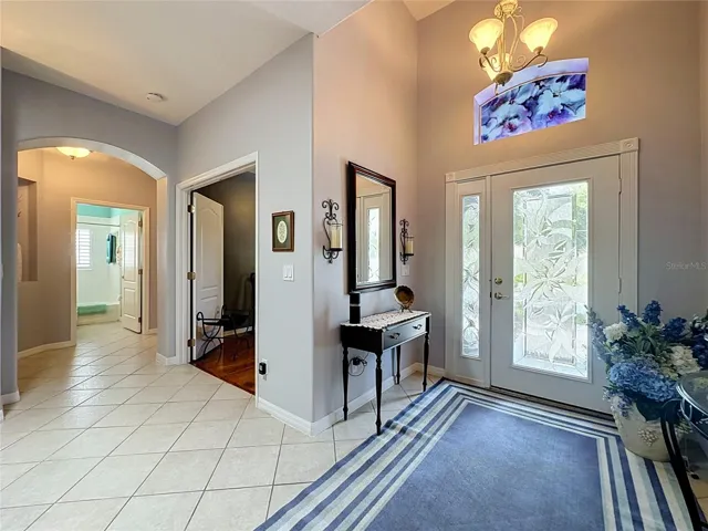 Foyer has tile flooring -