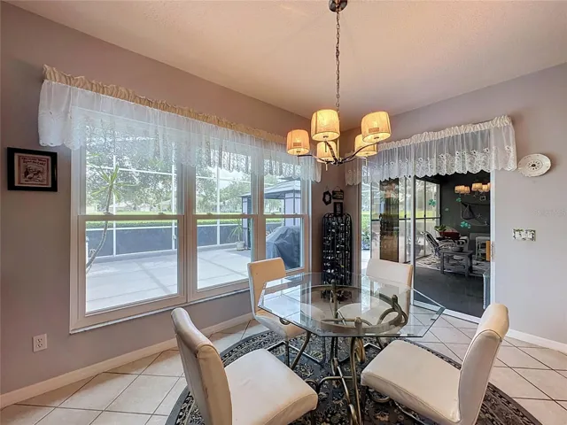 Breakfast Nook to lanai