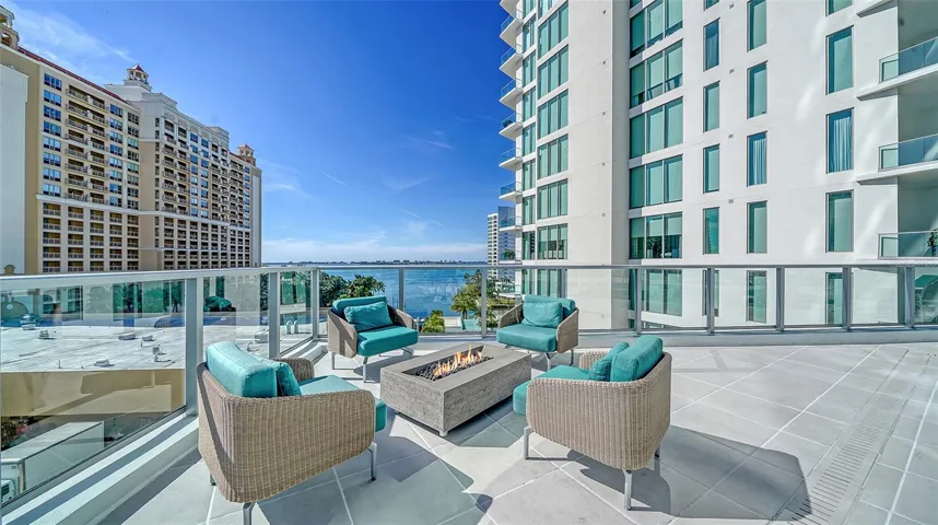 Relaxing Firepit area overlooking the Bay