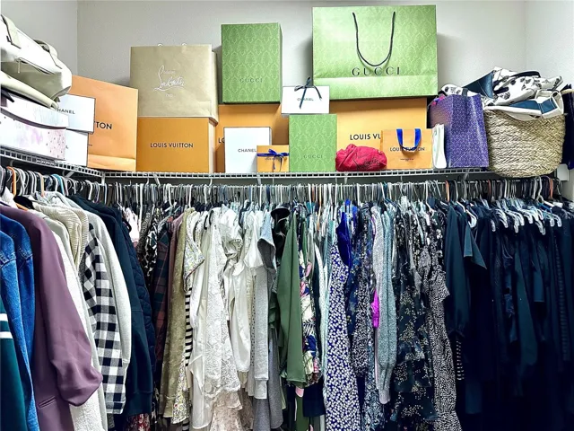 Master walk-in-closet