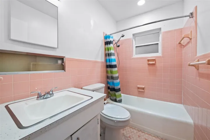 Unit 2 (2 Bedroom 1 Bathroom)