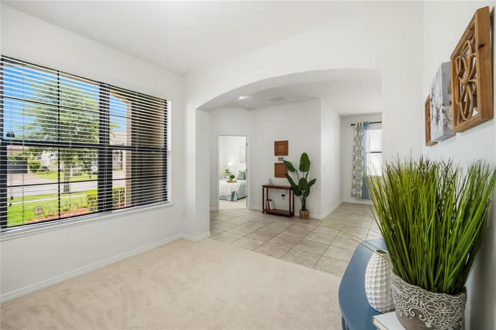 Dining Room (10.5' x 10.5')