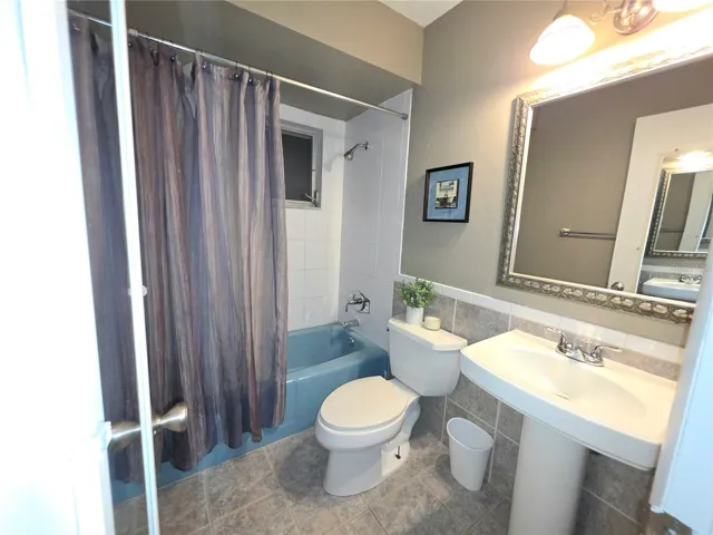 Steel tub and Pedestal sink