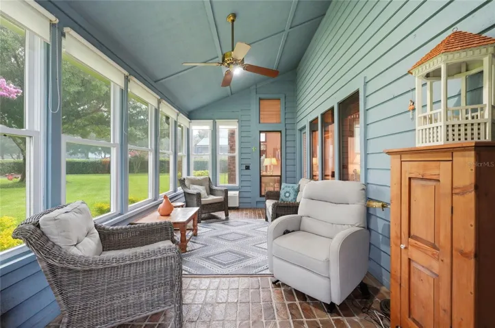 Sunroom has a Mini Split for comfort.