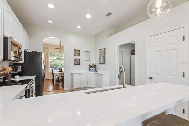 KITCHEN ISLAND