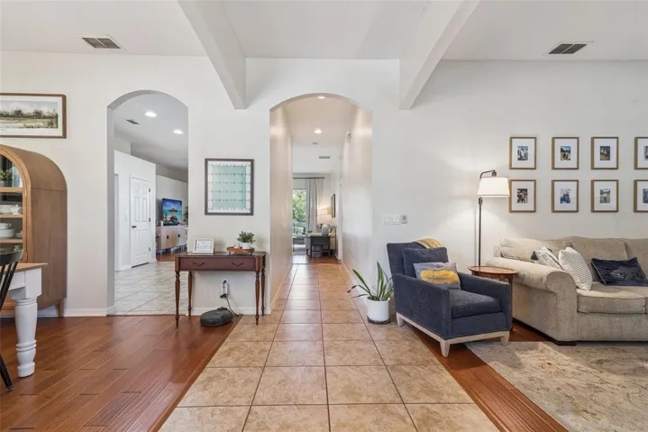 FOYER/ENTRANCE