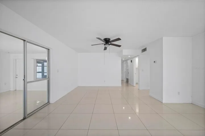 Living / Dinning room combo