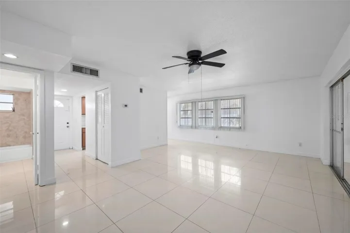 Living / Dinning room combo