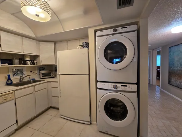 Kitchen / Laundry