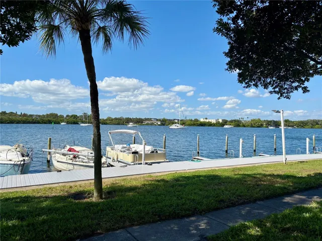 Boat docks avaiable for rent