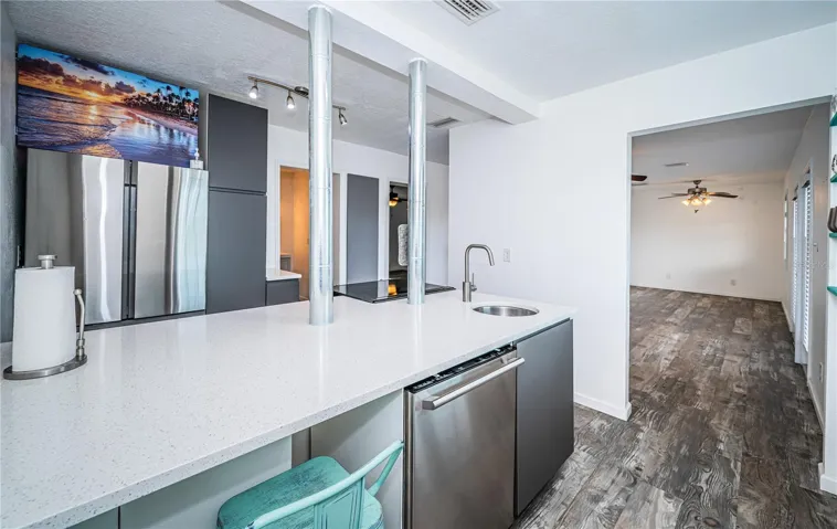 Kitchen to LR/DR