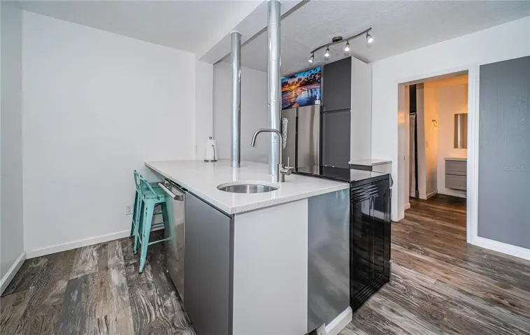 Kitchen looking to bath