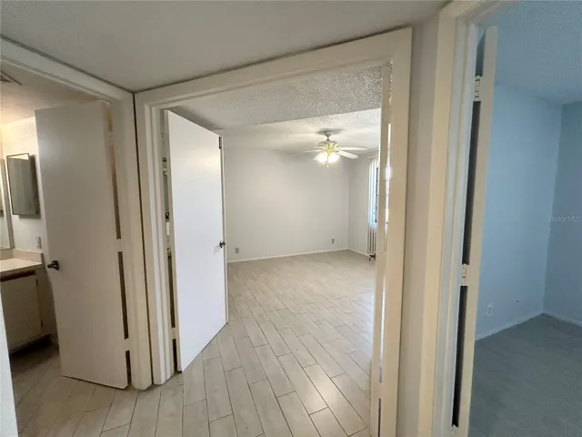 HALL TO MASTER BR