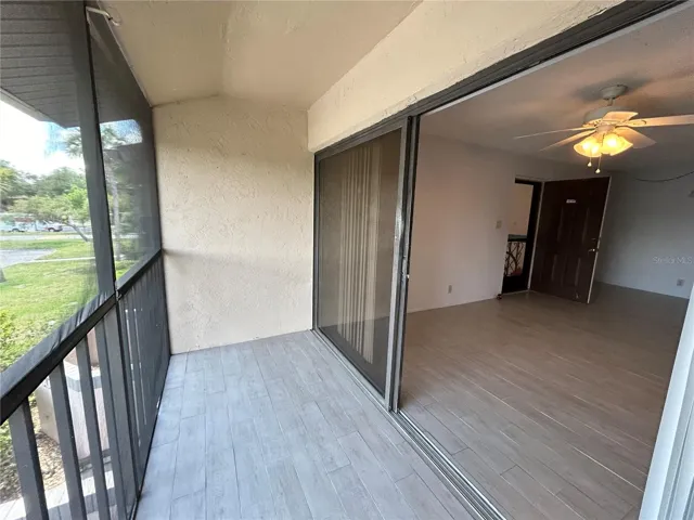 LANAI TO INT