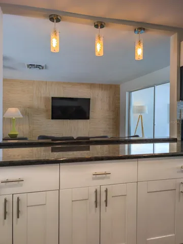 Stunning opening between kitchen and living area