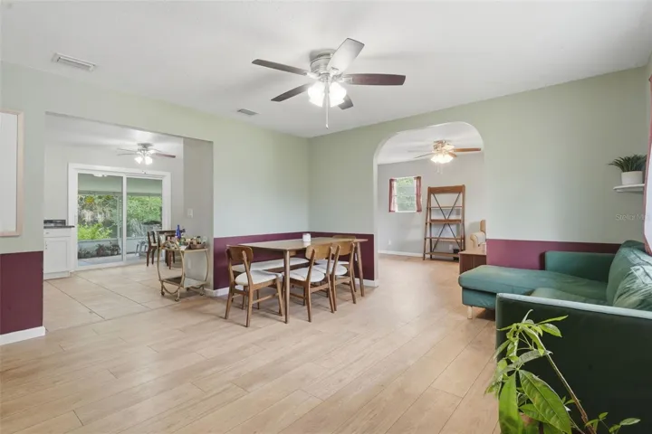 LIVING ROOM/DINETTE