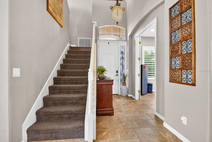 Stairs and entry way going to second fllor