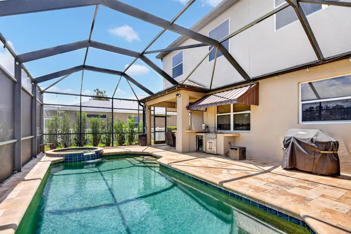 Beautiful Pool and spa travertine pavers