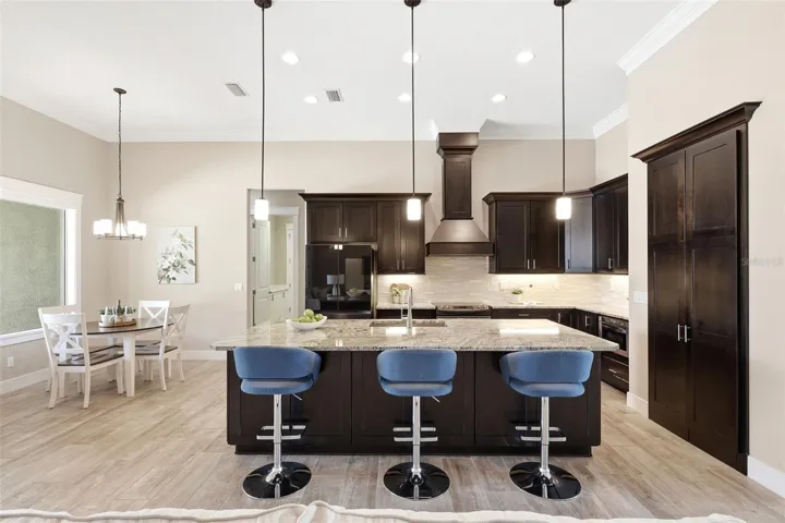 KITCHEN ISLAND