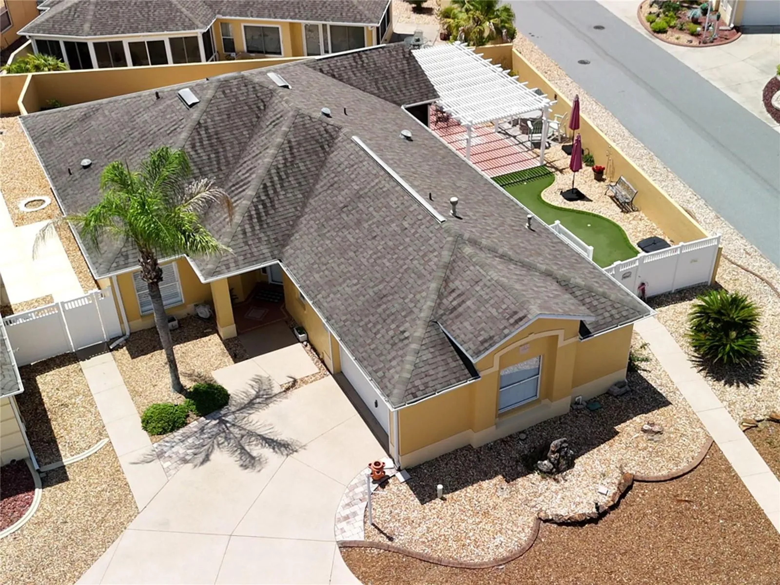HOT SPOT - VILLA BEREA (LARGE CORNER LOT)