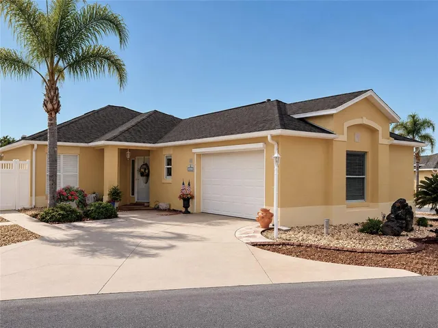 HOT SPOT - VILLA BEREA (LARGE CORNER LOT)