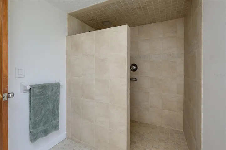 Walk in/wheel chair assessible guest bath