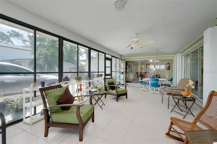 Expansive screen in and enclosed lanai