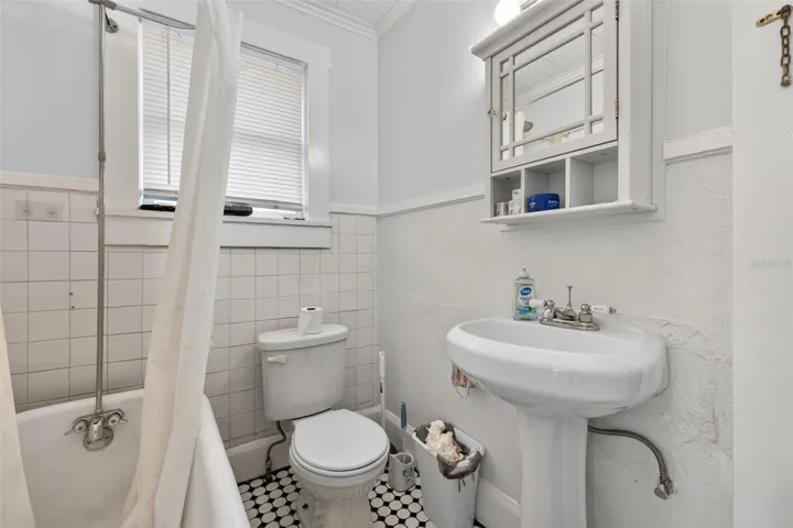 Quadplex Upstairs 2 Bed