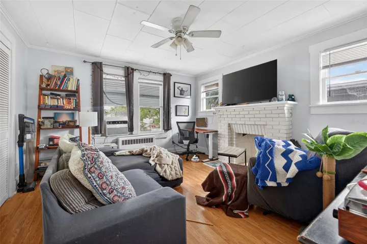 Quadplex Upstairs 1 Bed