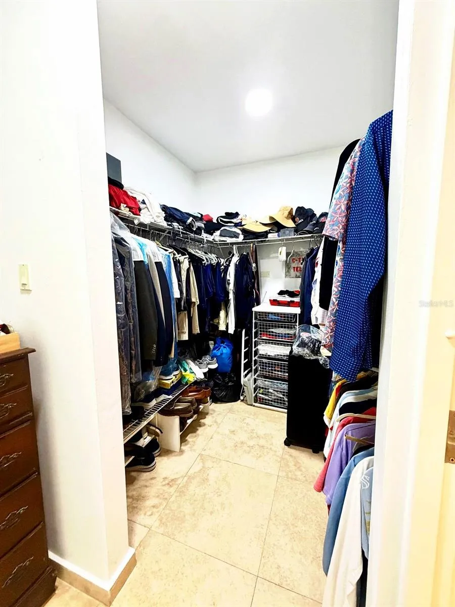 Walking Closet