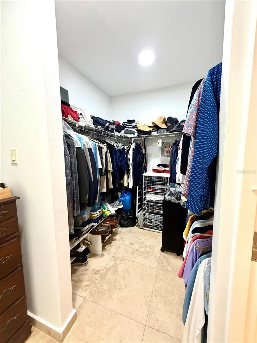 Walking Closet MB