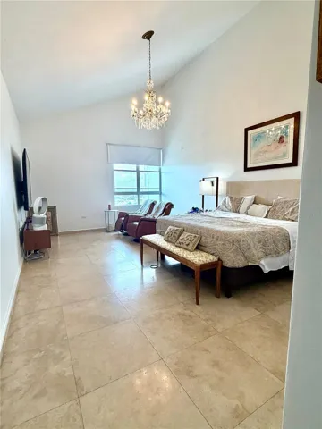 Master Bedroom/BR 1
