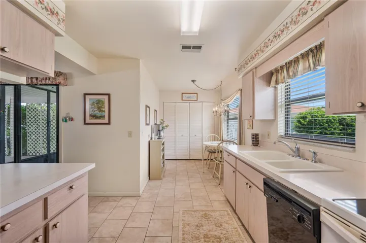 Kitchen with eat-in space