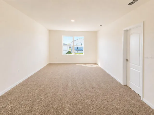 Primary Bedroom w/ensuite bathroom