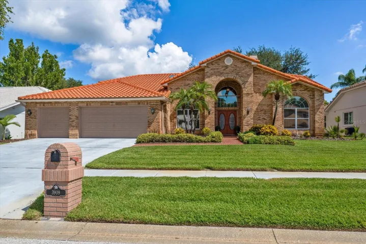 CUSTOM BUILT MACONI RESIDENCE in THE RESERVE AT LAKE TARPON
