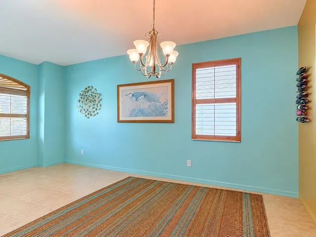 VIRTUALLY STAGEDFURNITURE WAS REMOVEDDining Room
