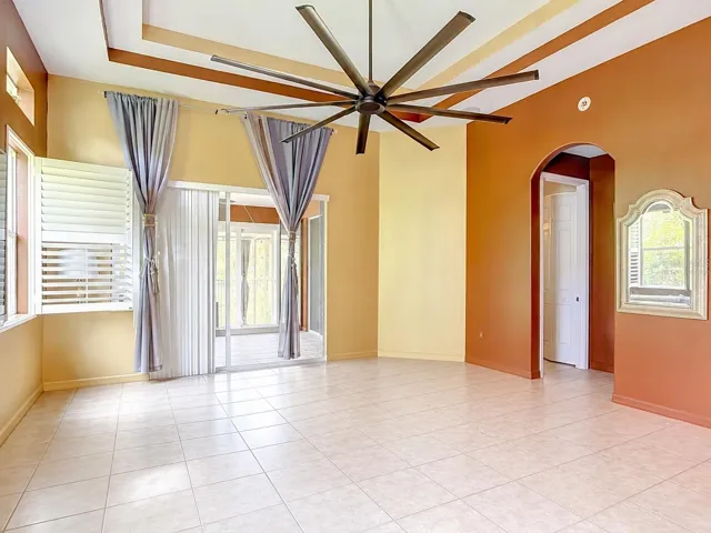 VIRTUALLY STAGEDFURNITURE WAS REMOVEDLiving Room